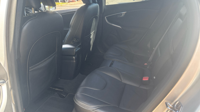 Volvo V40 T2 [122] R DESIGN Pro 5dr Geartronic Petrol Hatchback